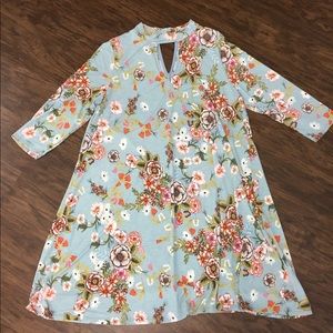 Dress with key hole neck